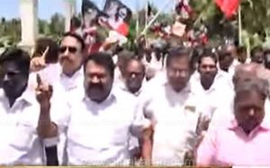 ttv.dhinakaran faction at pondicherry resort, ttv.dhinakaran faction, aiadmk, aiadmk merger, tamilnadu political crisis live updates