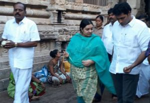 j.deepa joins with madhavan, aiadmk j.deepa faction, j.deepa, srirangam temple
