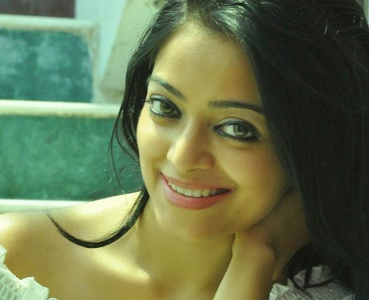 Tamil Bigg Boss 2 Contestants : பிக் பாஸ் தமிழ் 2ல் ஜனனி ஐயர்