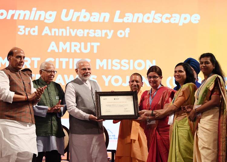 prime minister narendra modi in lucknow: லக்னோ விழாவில் பிரதமர் நரேந்திர மோடி