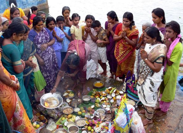 பள்ளிகளுக்கு விடுமுறை, ஆடிபெப்ருக்கு