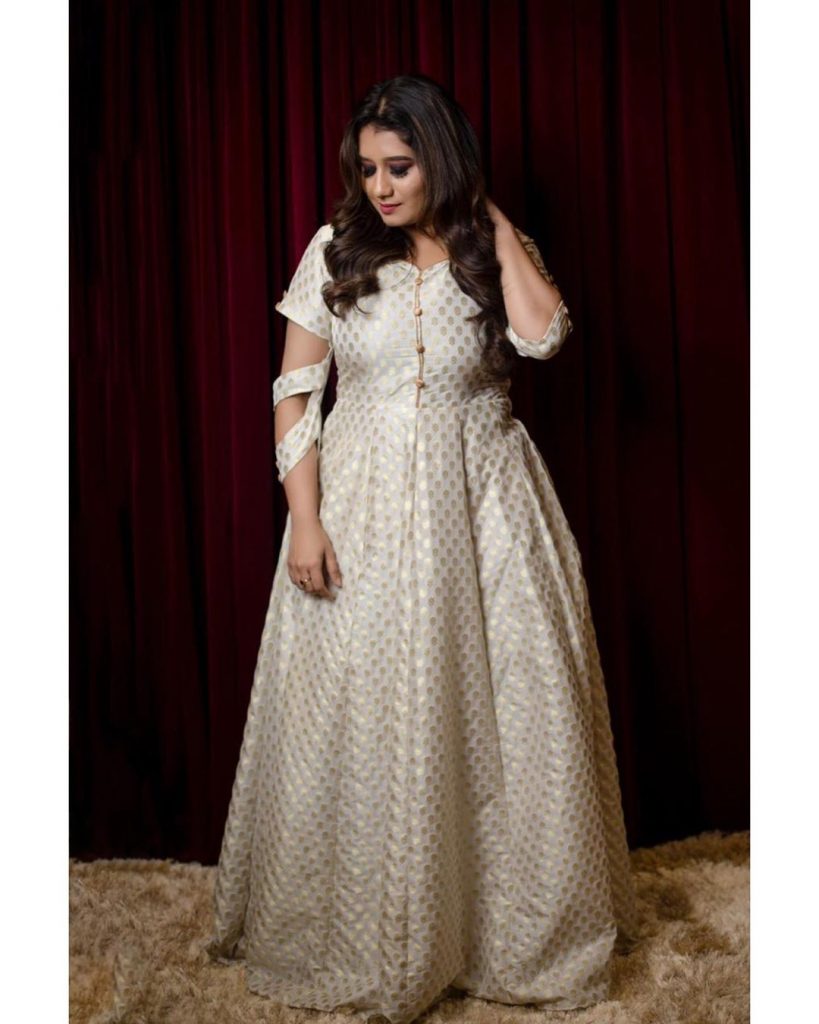 Vijay TV Priyanka Deshpande Latest Images