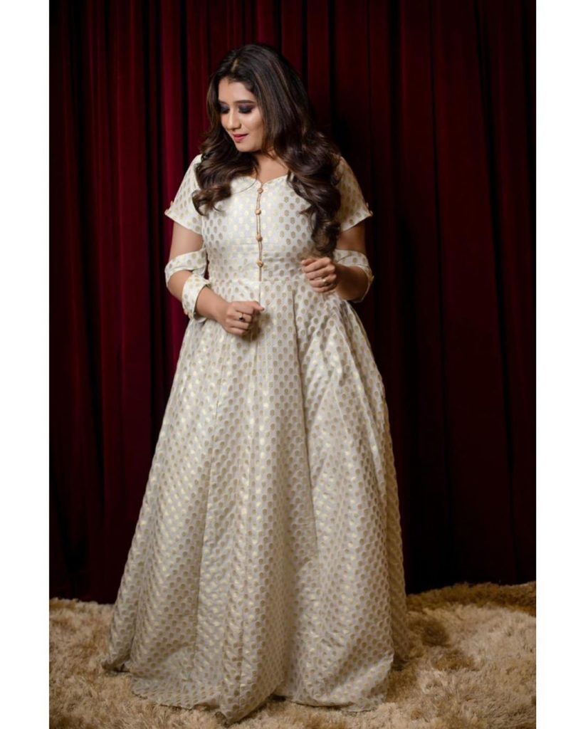 Vijay TV Priyanka Deshpande Latest Images