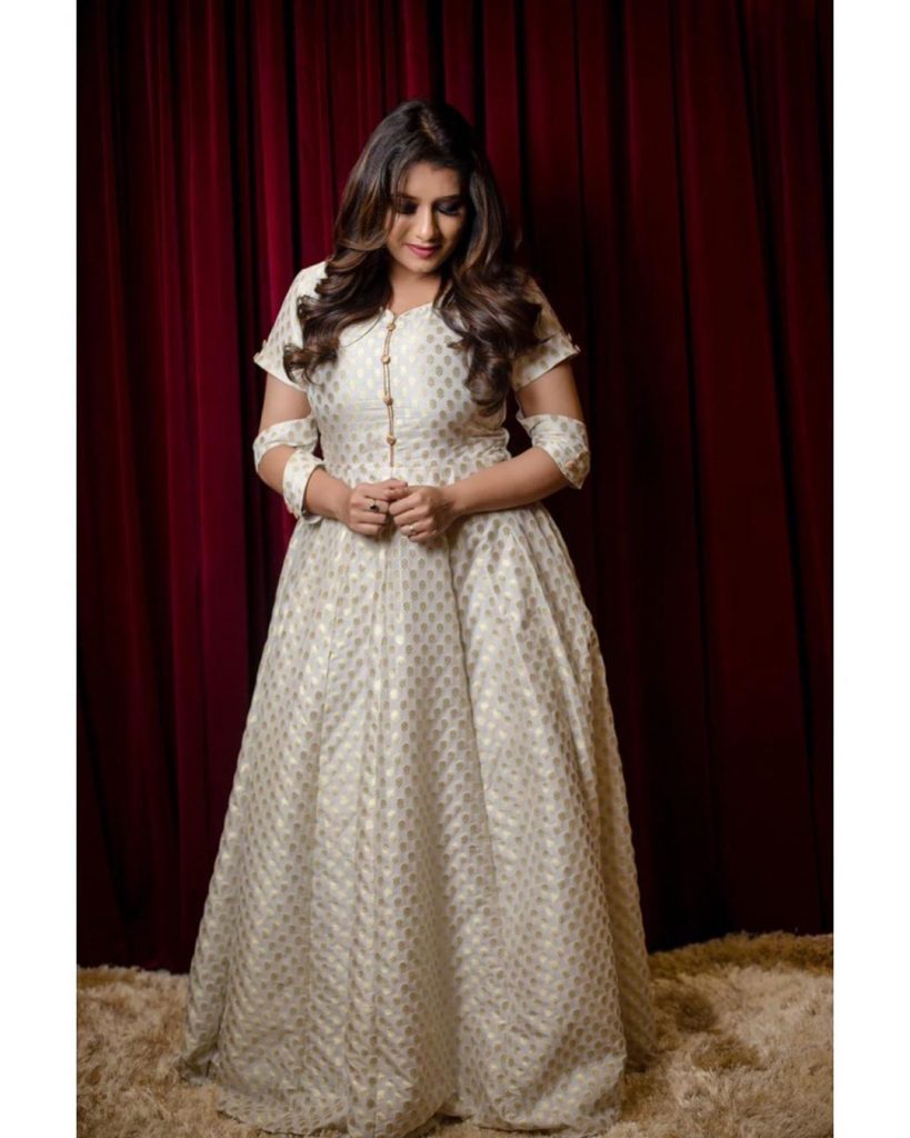 Vijay TV Priyanka Deshpande Latest Images