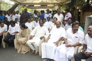 தமிழ் கவிஞர் மற்றும் பாடாலாசிரியர் வைரமுத்து