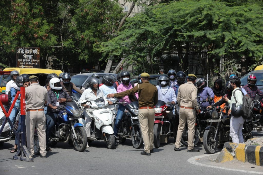 Coronavirus Outbreak : Delhi-Noida borders are sealed