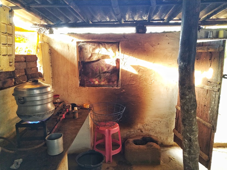 Coimbatore one rupee idli paatti Kamalathaal follows ethic in fixing the price of food