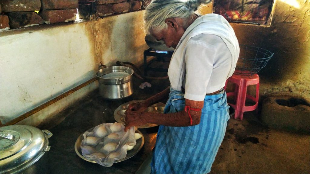 Coimbatore one rupee idli paatti Kamalathaal follows ethic in fixing the price of food