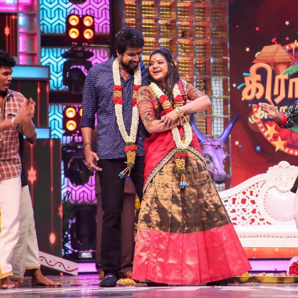 What is the reason behind VJ Chithra Suicide